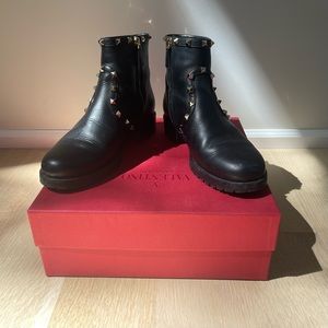 Valentino Garavani Black Ankle Boots / Booties